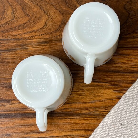 Pyrex 2 Mugs Butterfly Gold Milk Glass Brown Pattern - Picture 10 of 12